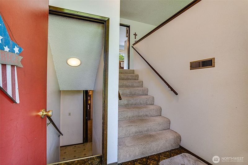5th image of 2118 80th Street E