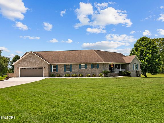 3rd image of 220 Sherman Cir