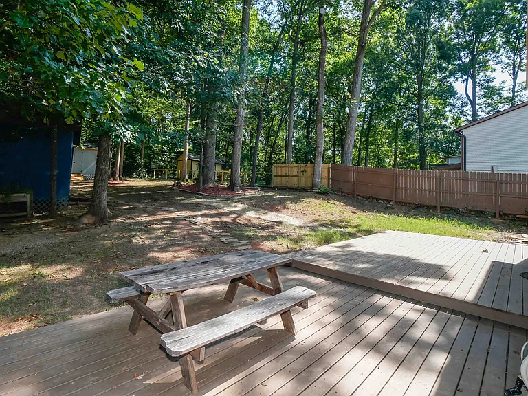 6901 Wyndbend Ln — Photo 37