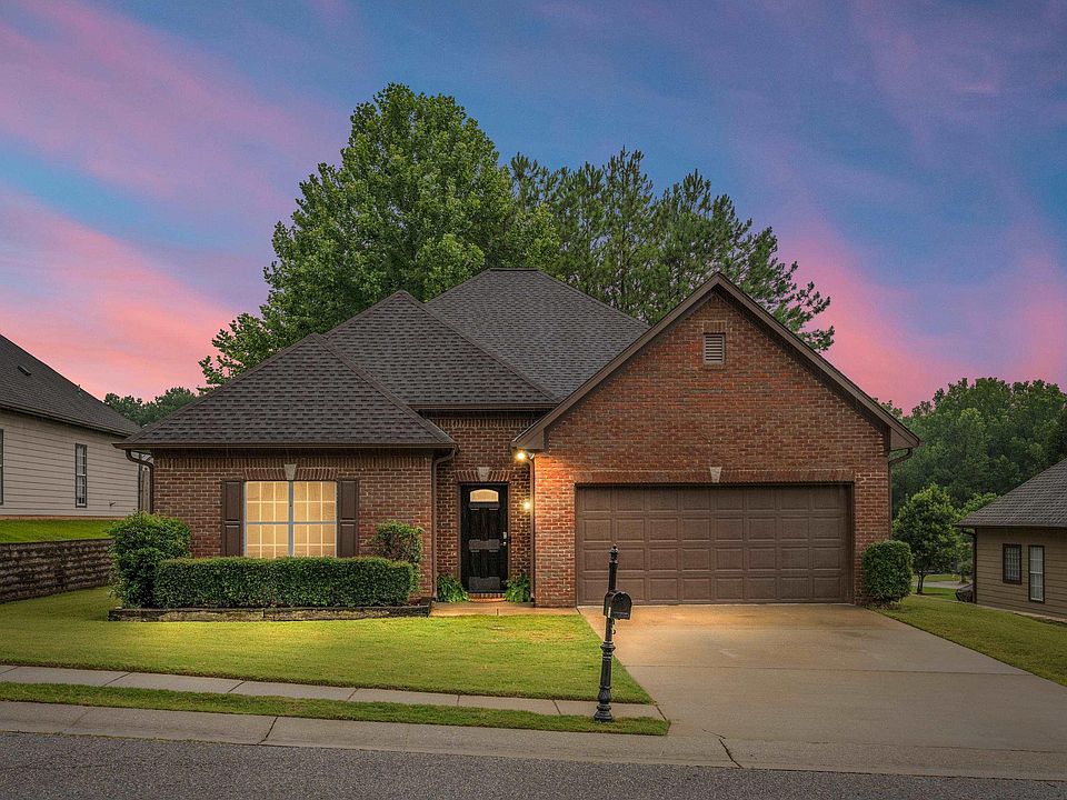 1st image of 304 Bedford Cir