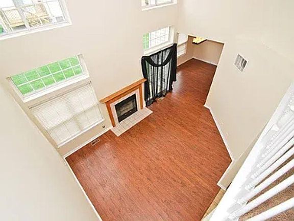 4th image of 2244 Foxmoor Ln