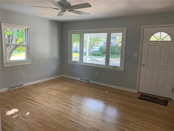 3rd image of 1120 W 41st St