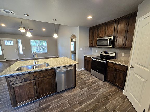 5th image of 167 Twin Elm Dr
