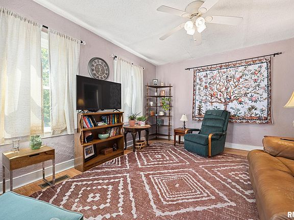 4th image of 205 W Franklin St