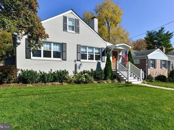 517 Hilltop Ter, Alexandria, VA 22301