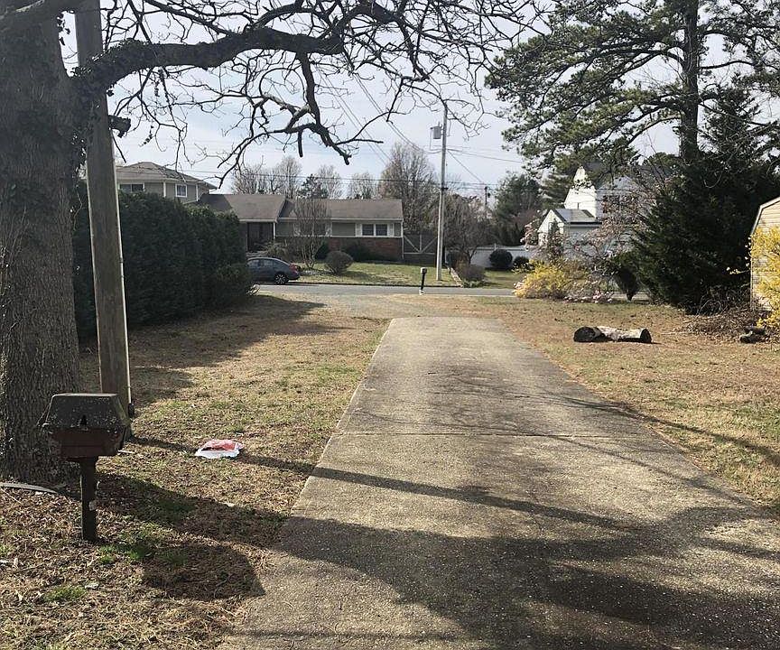 2nd image of 19 Robbins St