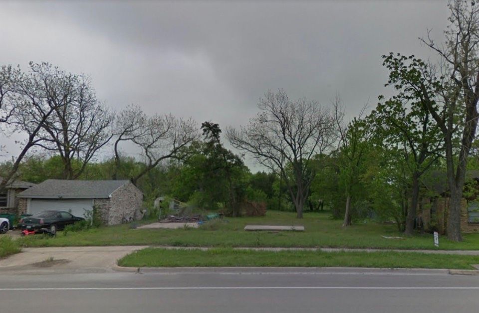 1st image of 1506 E Texas Ave