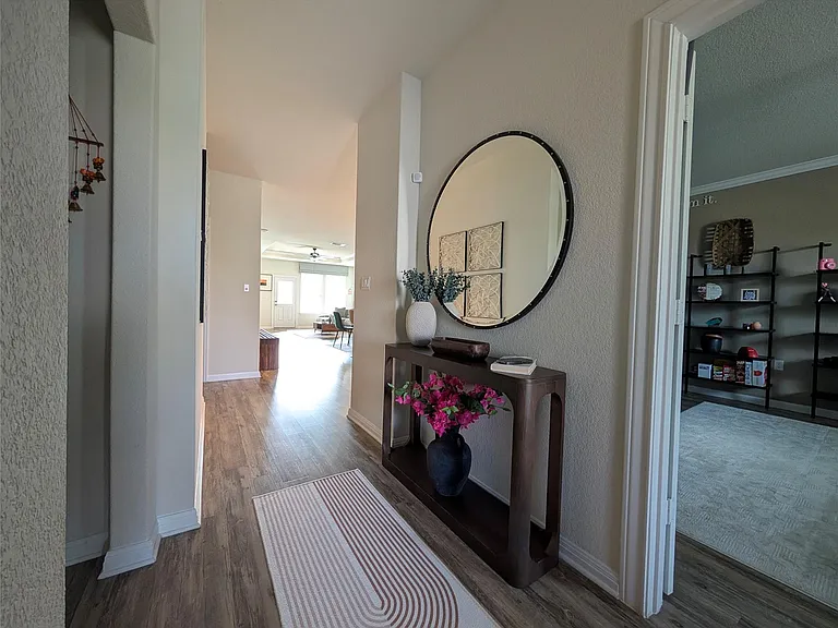 511 Hoot Owl Ln S — Photo 3
