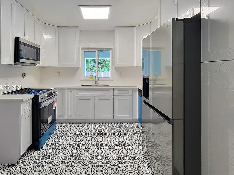 14325 NE 8th Ave — Photo 2