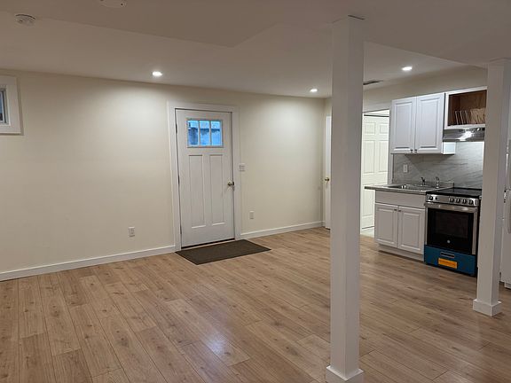 4th image of 575 W Shore Dr