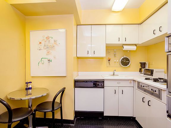 4th image of 100 W 57th St APT 6O