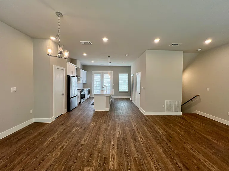 714 N Plano Rd — Photo 14