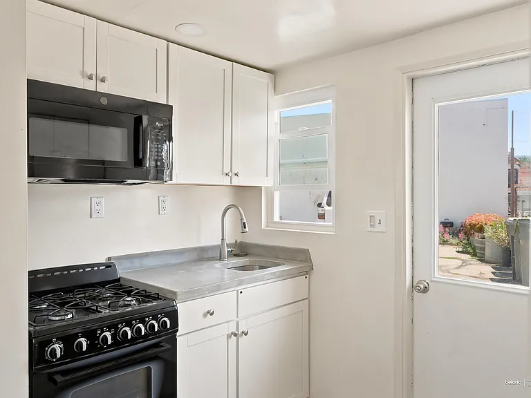 530 2nd Pl #B — Photo 11