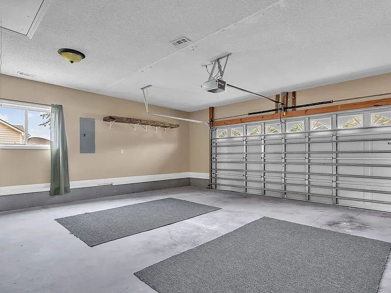 403 Arabian Ln — Photo 36
