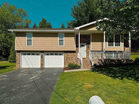 2nd image of 438 Sandalwood Dr