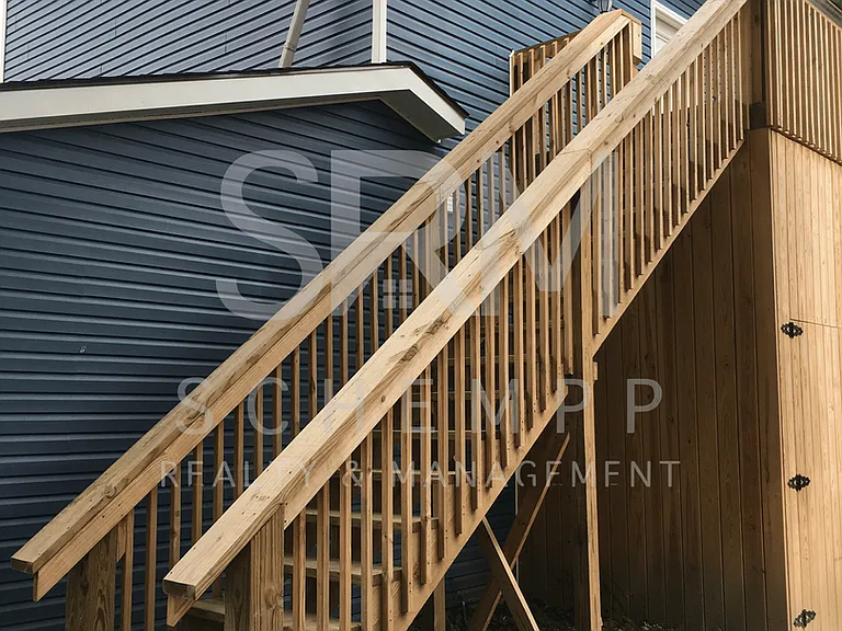 631 E Chestnut — Photo 2
