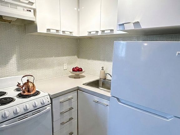 2nd image of 181 Gerrard St E #304