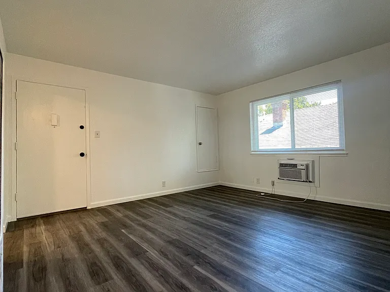 1213 V St #A — Photo 12