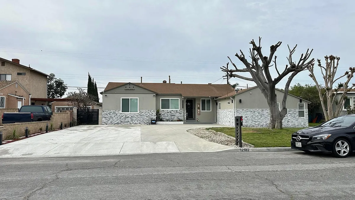 Building Photo - Emrys Ave