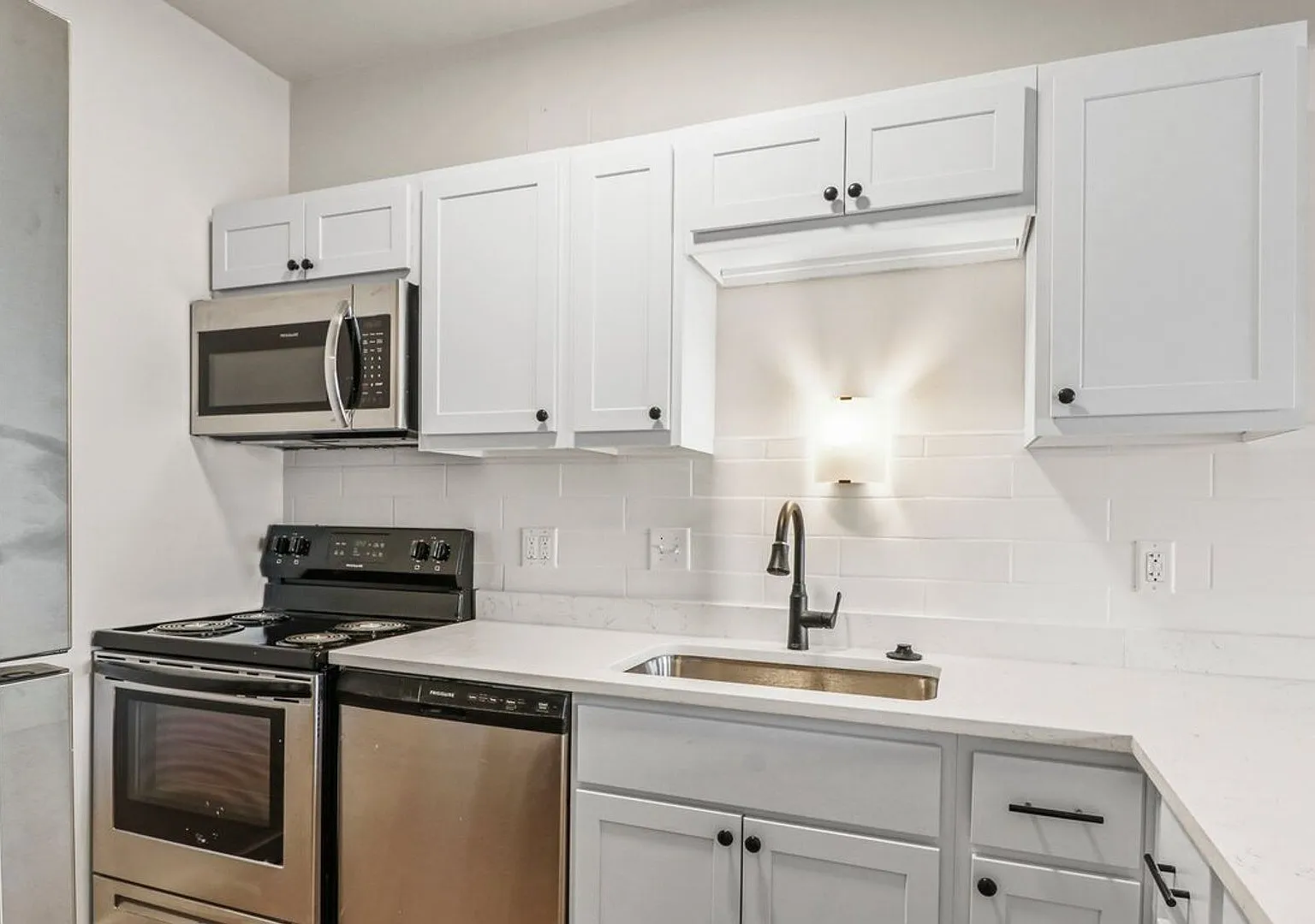 Lagoon Apartments — Photo 4