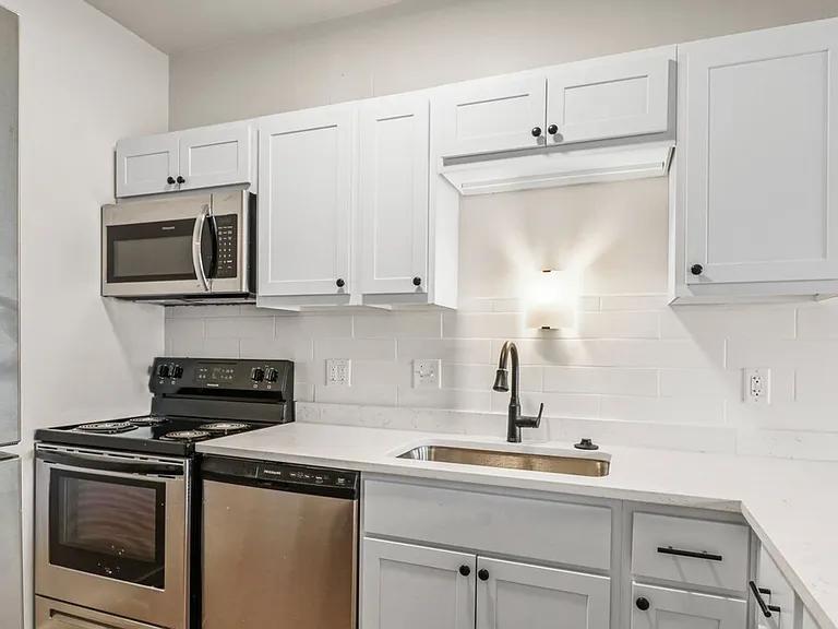 1314 N Gammon Rd #B — Photo 4