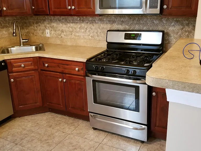 2226 Tasker St — Photo 3