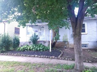 9 Woodland Ave, Saint Catharines, ON L2R 5A1