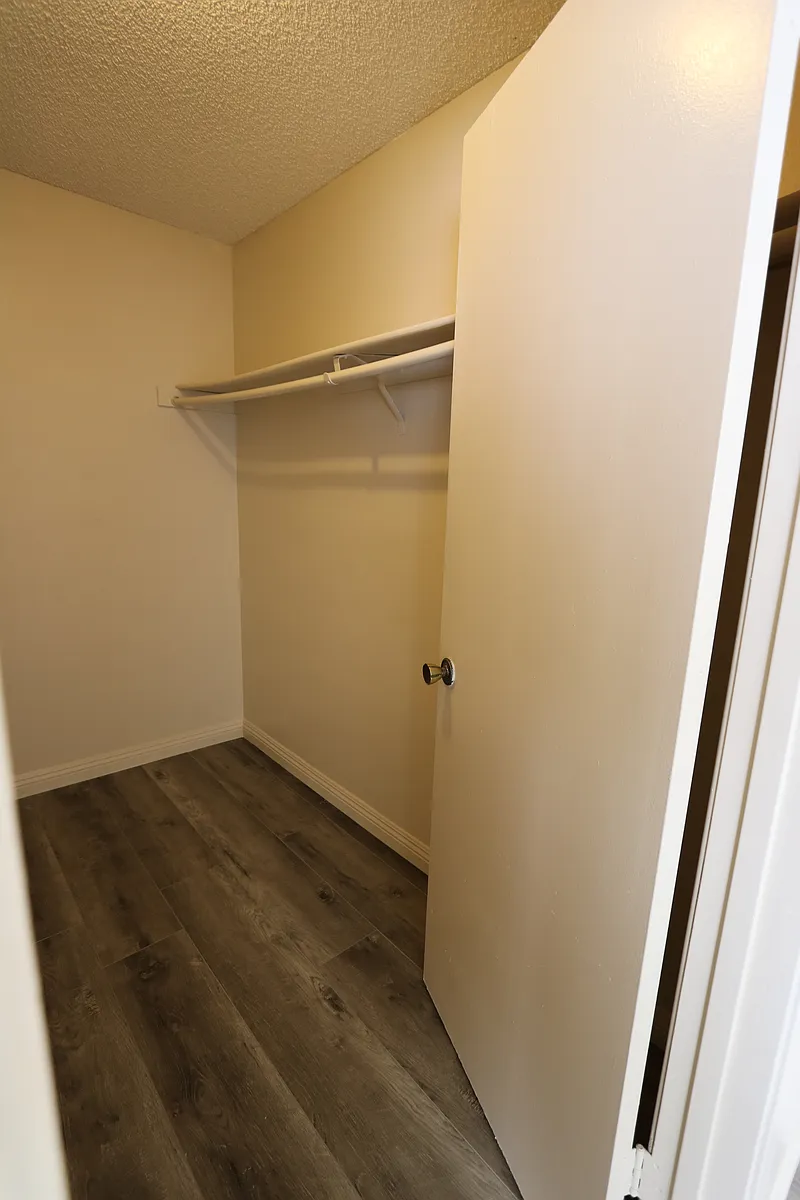 Building Photo - 333 Avocado St #B3