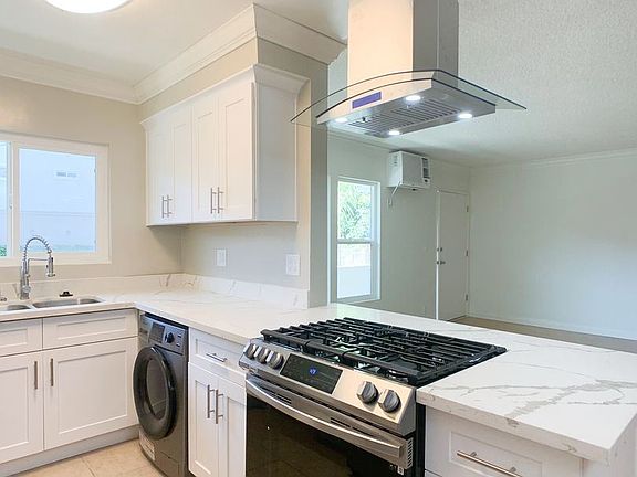 5th image of 1738 Purdue Ave #10459085
