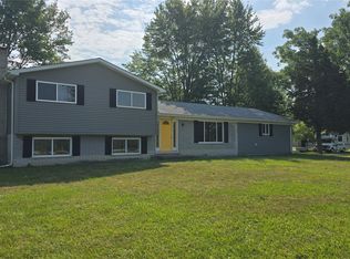 1695 Stoddard Rd, Columbus, MI 48063