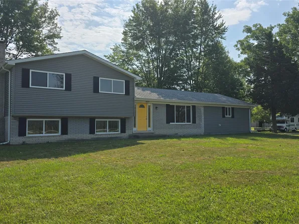 1695 Stoddard Rd, Columbus, MI 48063