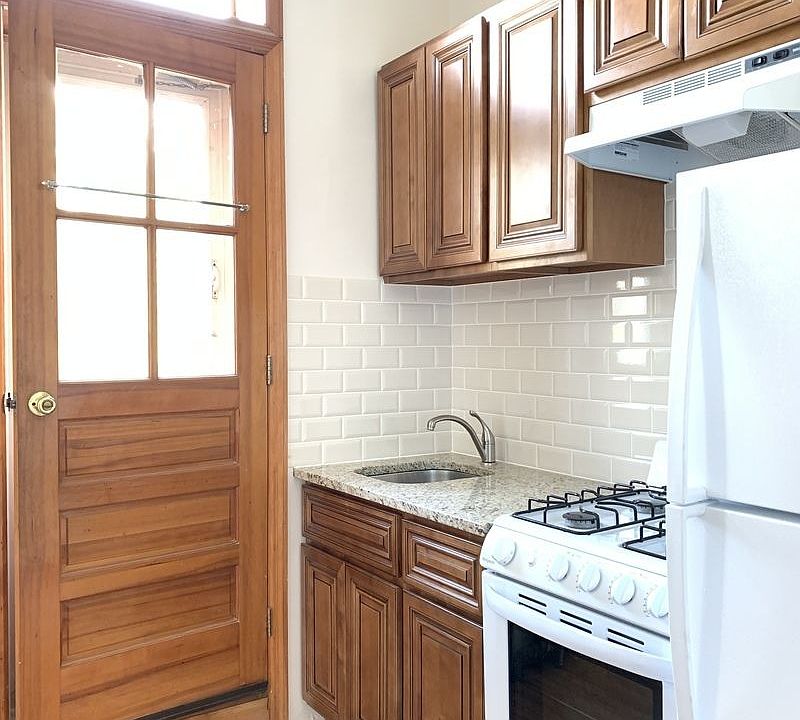 1st image of 313 Sackett St APT 2