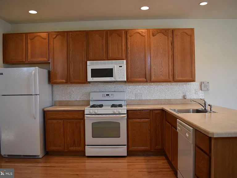 72 Chelsea Ct — Photo 8