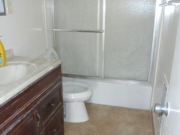 3rd image of 3417 Kelburn Ave