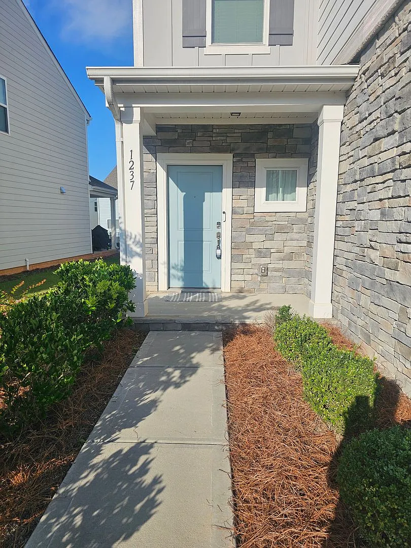 Attractive home in Monroe! LOFT!! Fenced yard — Photo 4