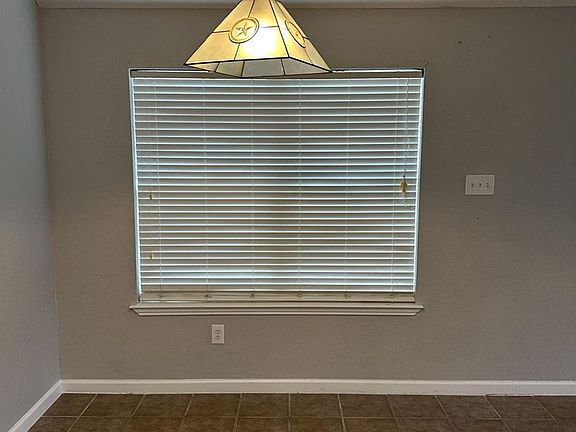 5th image of 1014 Stockton Dr