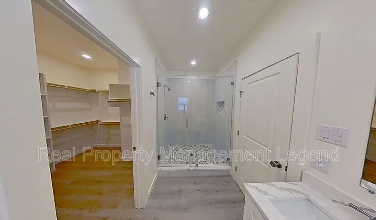 1009 Dubois St — Photo 26