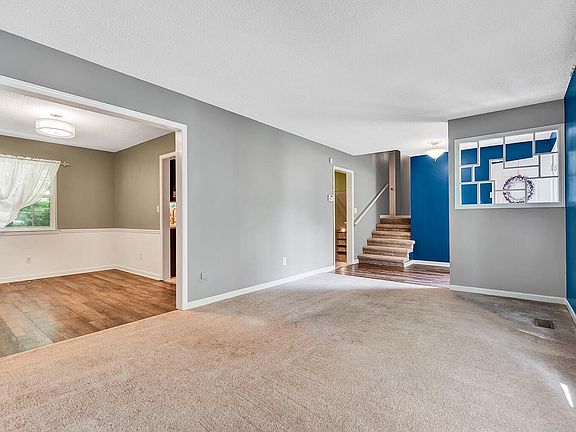 3rd image of 6902 Deerwood Dr