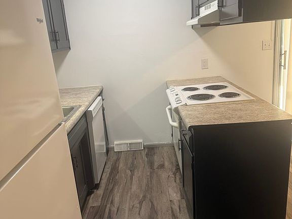 3rd image of 431 Maple Grove Way