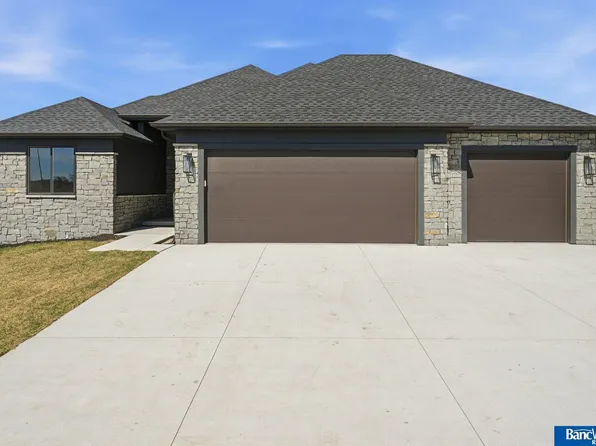 4300 Sundrop Ct, Lincoln, NE 68516