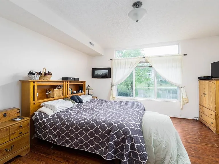 5667 Dockside Dr — Photo 15