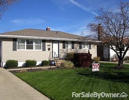 Birchcroft Drive
						:
						Well kept, low maintenance landscape.