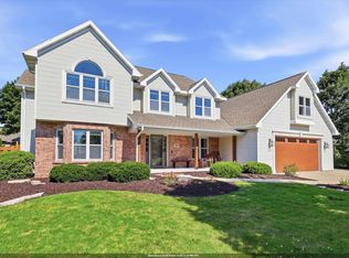 1900 Little Valley Ct, De Pere, WI 54115
