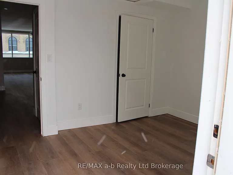 391 Dundas St #2 — Photo 11