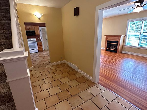 5th image of 2912 Chambers St