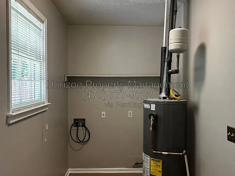4014 White Oak Ct NW — Photo 16