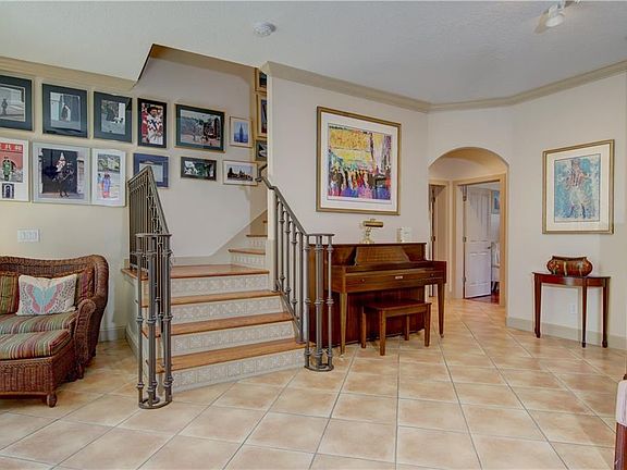 5th image of 205 Garden Cir