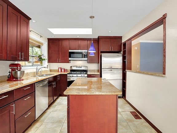 3rd image of 13723 NE 73rd Pl