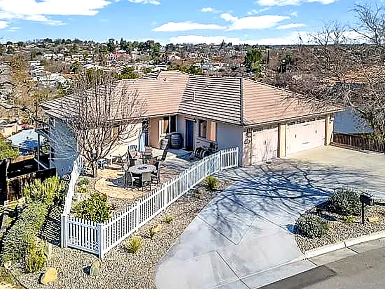 725 Red Cloud Rd — Photo 11