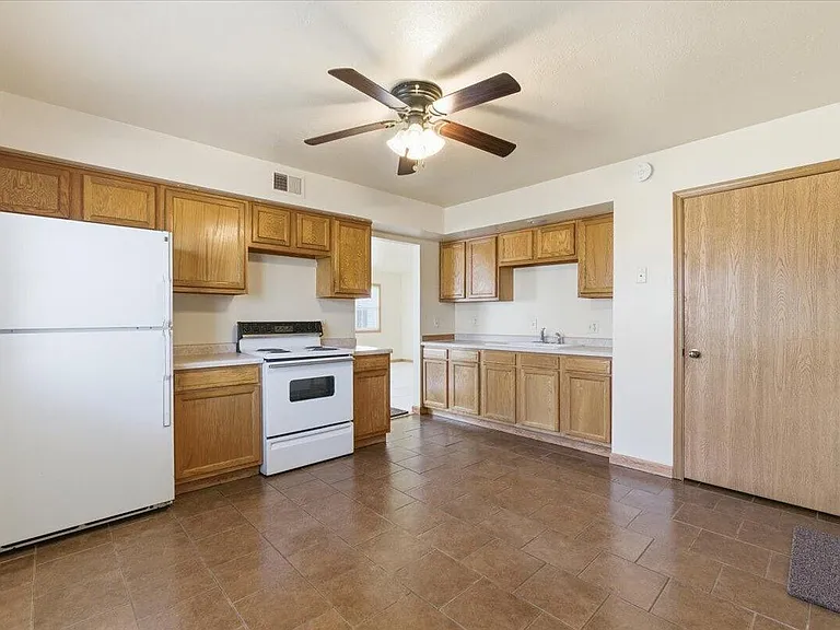 4009 Twin City Dr — Photo 3
